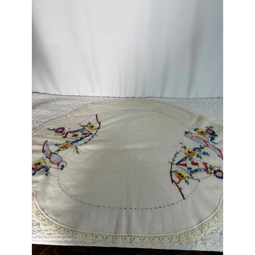Vintage Embroidered Table Runner Birds Floral Lace Trim‎ Farmhouse Kitchen Decor
